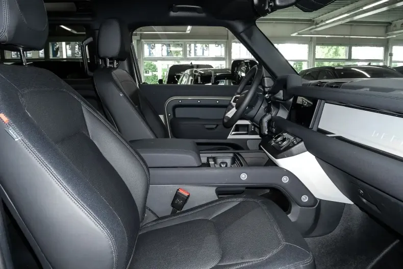 Land Rover Defender din 2023 cu 20.010 km - oferta LAN150288 - foto 3