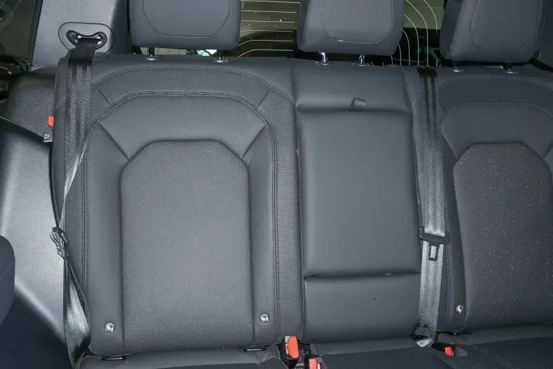 Land Rover Defender din 2023 cu 20.010 km - oferta LAN150288 - foto 4