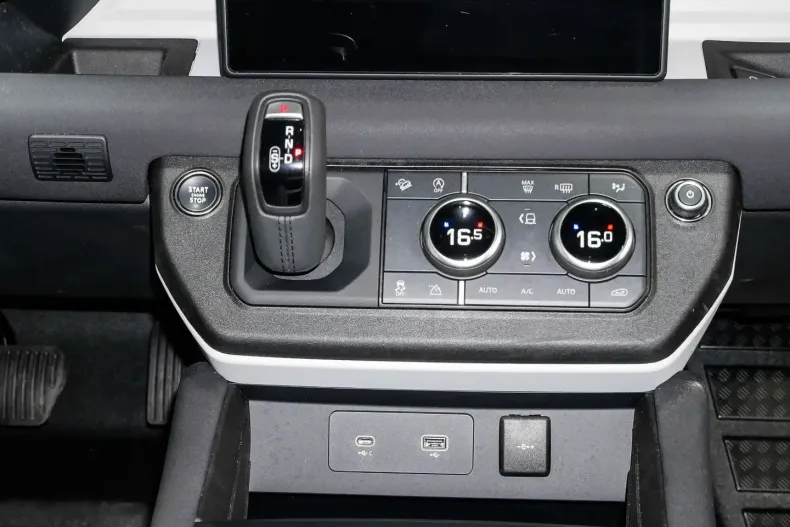 Land Rover Defender din 2023 cu 20.010 km - oferta LAN150288 - foto 9