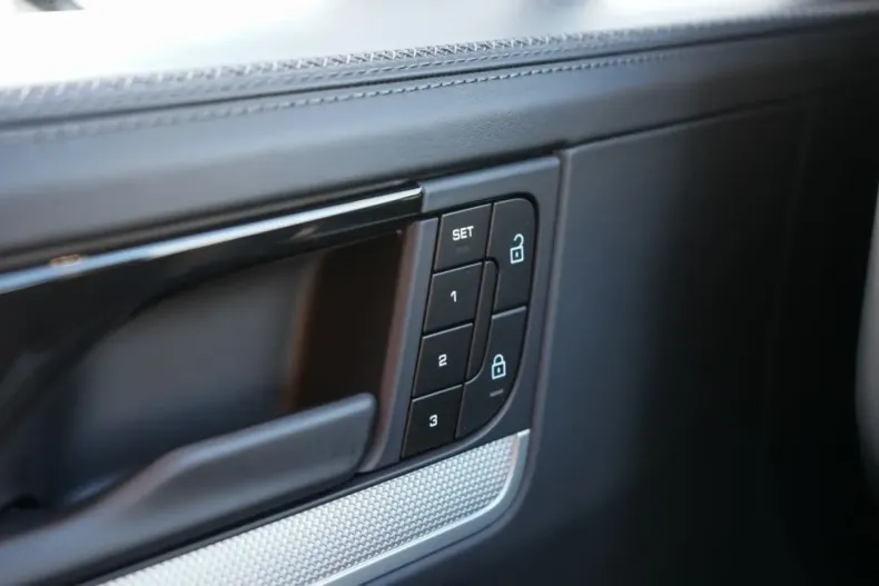 Porsche Cayenne din 2024 cu 41.370 km - oferta POR150312 - foto 37