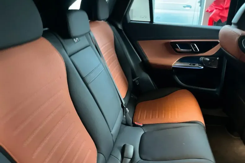 Mercedes-Benz GLC 200 din 2025 cu 15.000 km - oferta MER150318 - foto 12