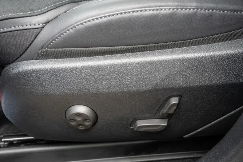 Mercedes-Benz GLC 220 din 2023 cu 7.916 km - oferta MER150404 - foto 19