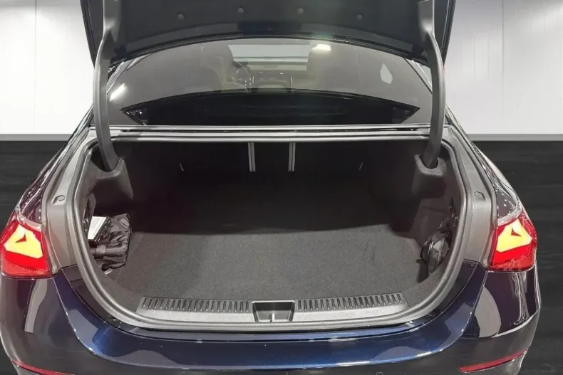 Mercedes-Benz E 300 din 2025 cu 9.400 km - oferta MER150429 - foto 10