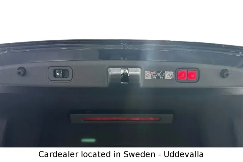 Mercedes-Benz E 300 din 2025 cu 9.400 km - oferta MER150429 - foto 11