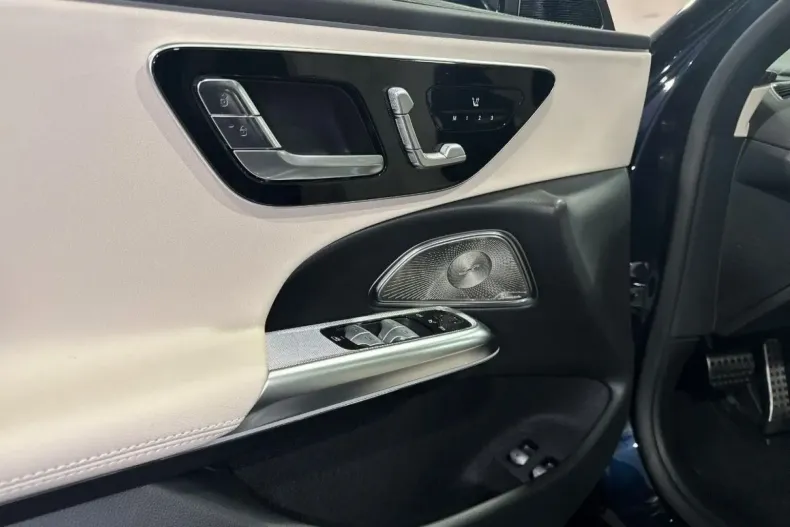 Mercedes-Benz E 300 din 2025 cu 9.400 km - oferta MER150429 - foto 20