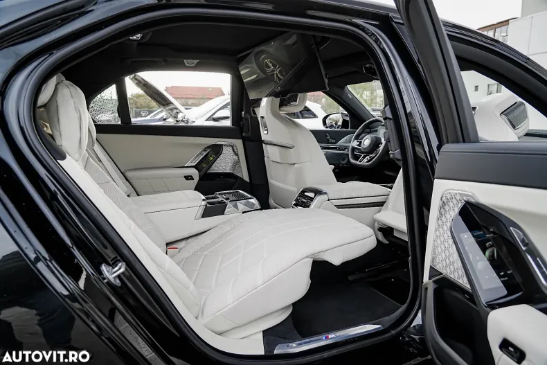 BMW Seria 7 din 2025 cu 1.800 km - oferta BMW150438 - foto 22