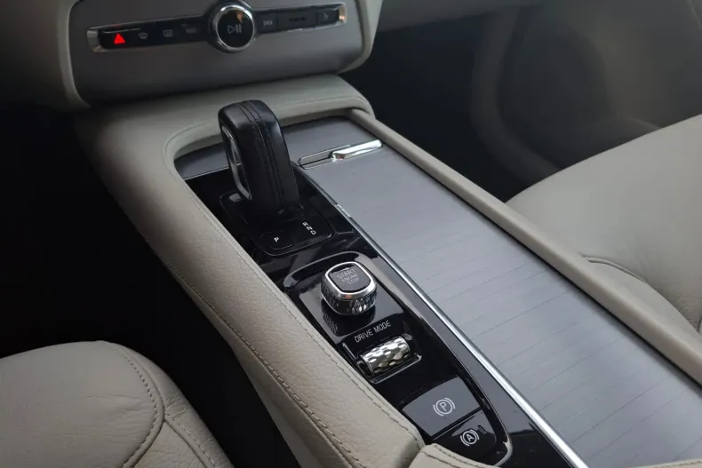 Volvo XC90 din 2019 cu 125.750 km - oferta VOL150454 - foto 28