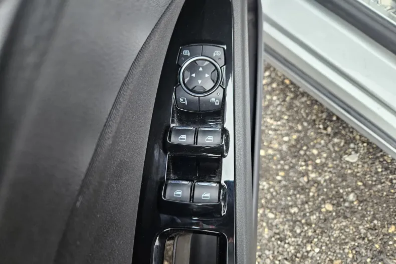 Ford Mondeo din 2021 cu 89.946 km - oferta FOR150466 - foto 11