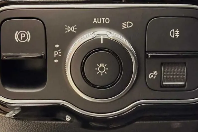 Mercedes-Benz CLA din 2021 cu 70.000 km - oferta MER150579 - foto 22