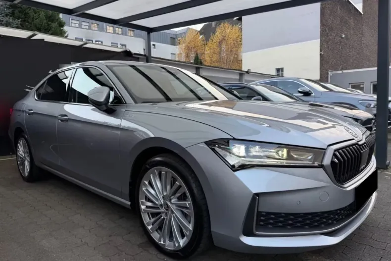 Skoda Superb din 2024 cu 30.250 km - oferta SKO150588 - foto 1