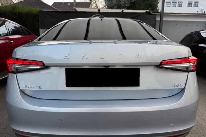 Skoda Superb din 2024 cu 30.250 km - oferta SKO150588 - foto 4