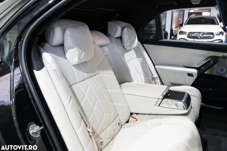 BMW Seria 7 din 2025 cu 22 km - oferta BMW150602 - foto 32