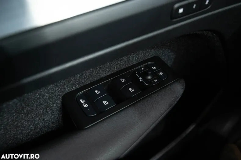 Volvo XC40 din 2021 cu 71.426 km - oferta VOL150606 - foto 27