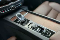 Volvo XC60 din 2020 cu 42.726 km - oferta VOL150634 - foto 4