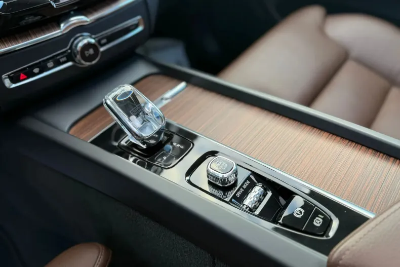 Volvo XC60 din 2020 cu 42.726 km - oferta VOL150634 - foto 4