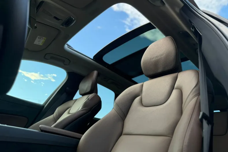 Volvo XC60 din 2020 cu 42.726 km - oferta VOL150634 - foto 6