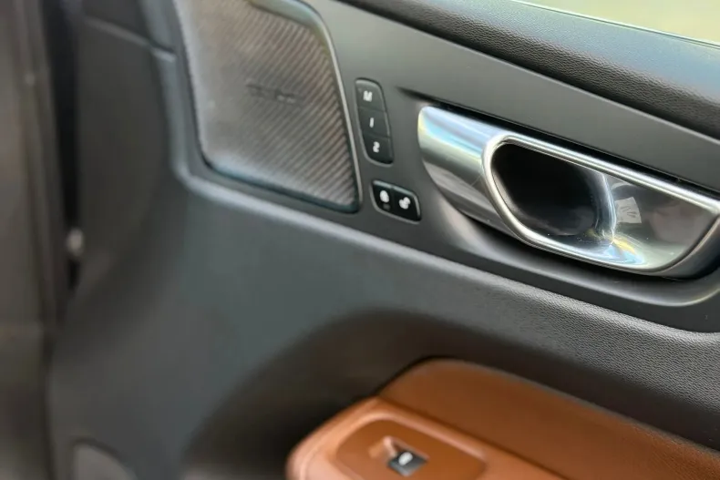 Volvo XC60 din 2020 cu 42.726 km - oferta VOL150634 - foto 29