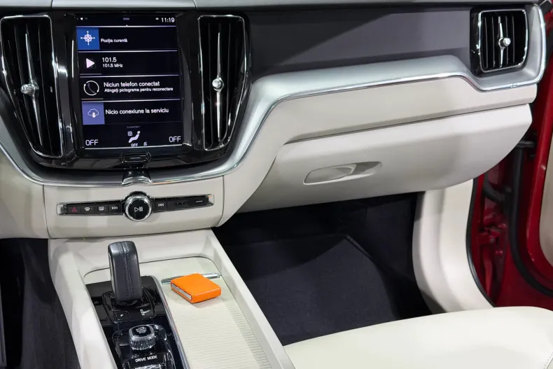 Volvo XC60 din 2020 cu 59.517 km - oferta VOL150638 - foto 12