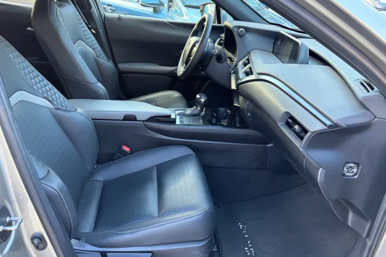 Lexus UX din 2021 cu 68.100 km - oferta LEX150642 - foto 12