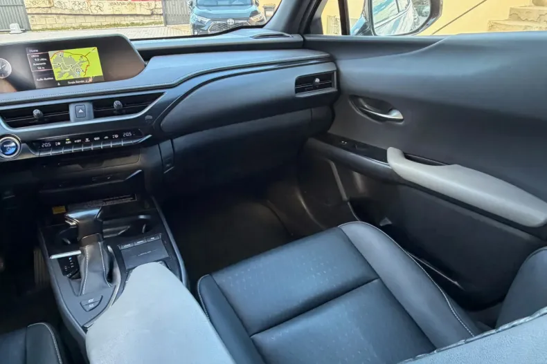 Lexus UX din 2021 cu 68.100 km - oferta LEX150642 - foto 14