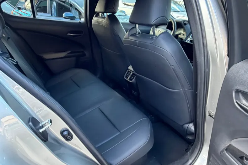 Lexus UX din 2021 cu 68.100 km - oferta LEX150642 - foto 17