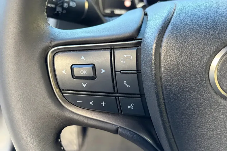 Lexus UX din 2021 cu 68.100 km - oferta LEX150642 - foto 34