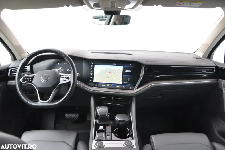 Volkswagen Touareg din 2023 cu 76.380 km - oferta VOL150660 - foto 14