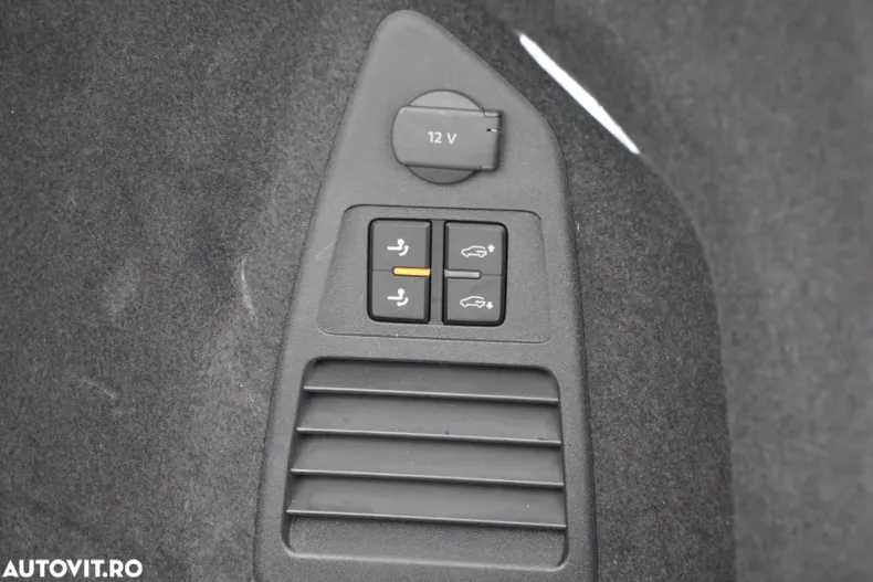 Volkswagen Touareg din 2023 cu 76.380 km - oferta VOL150660 - foto 28