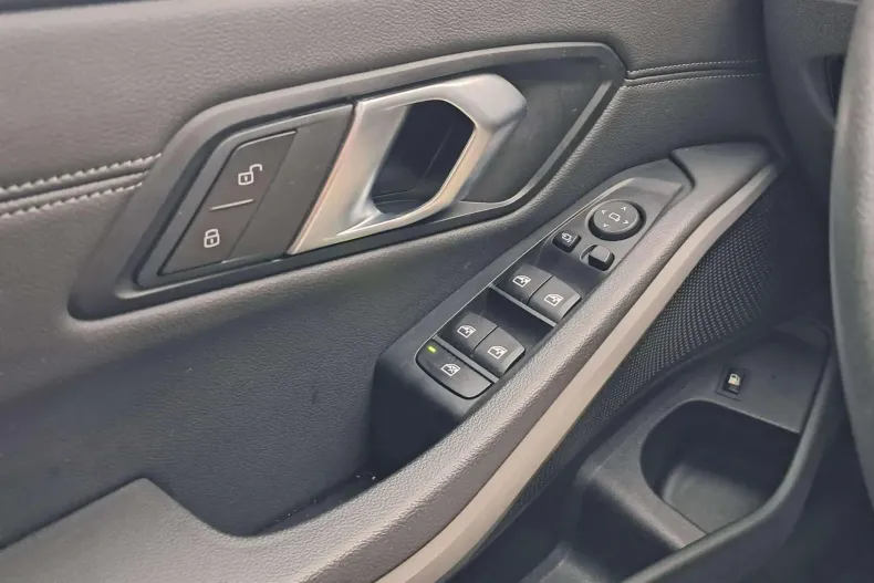 BMW Seria 3 din 2020 cu 88.401 km - oferta BMW150704 - foto 17