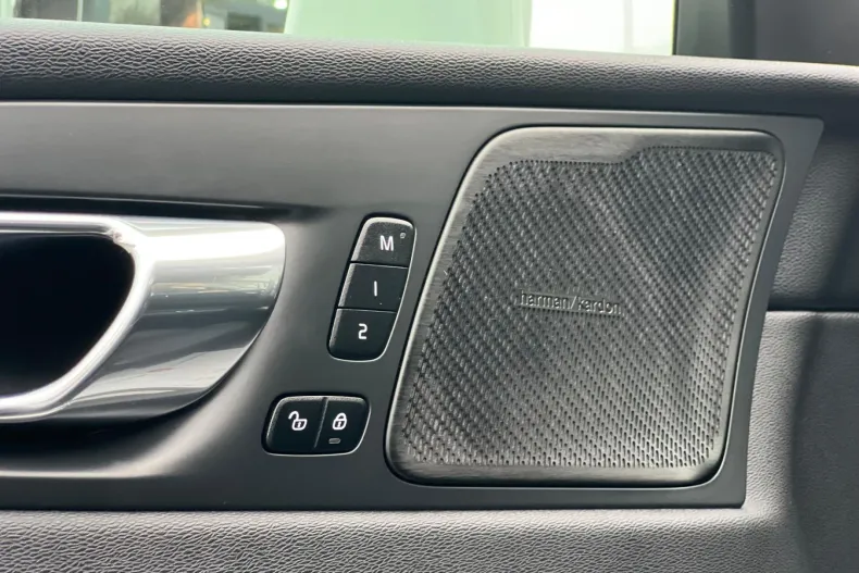 Volvo XC60 din 2021 cu 72.000 km - oferta VOL150754 - foto 9