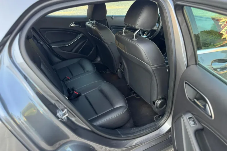 Mercedes-Benz GLA din 2019 cu 46.597 km - oferta MER150757 - foto 9