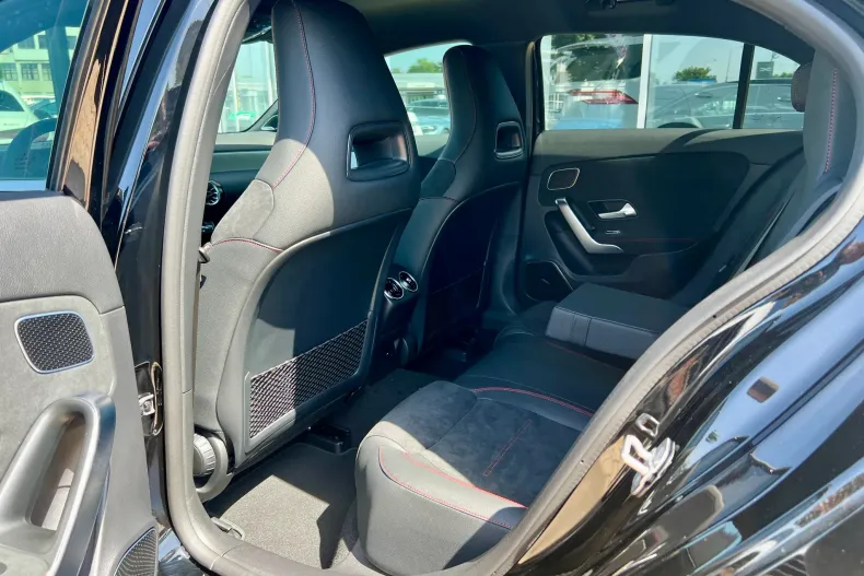 Mercedes-Benz A din 2024 cu 23.700 km - oferta MER150773 - foto 13