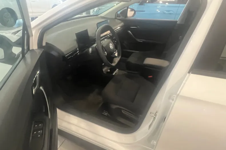 MG MG4 din 2024 cu 6 km - oferta MG0150789 - foto 7