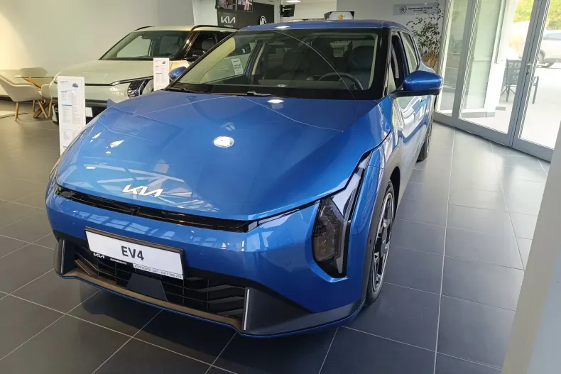 Kia EV4 din 2025 cu 0 km - oferta KIA150791 - foto 1