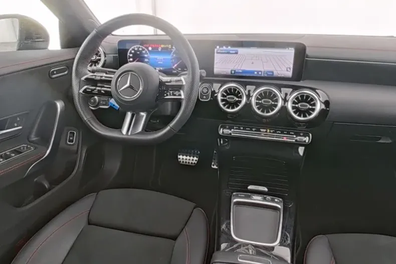 Mercedes-Benz CLA din 2025 cu 16.925 km - oferta MER150821 - foto 2