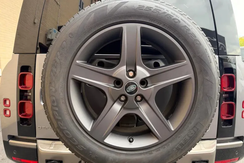 Land Rover Defender din 2021 cu 126.000 km - oferta LAN150882 - foto 12