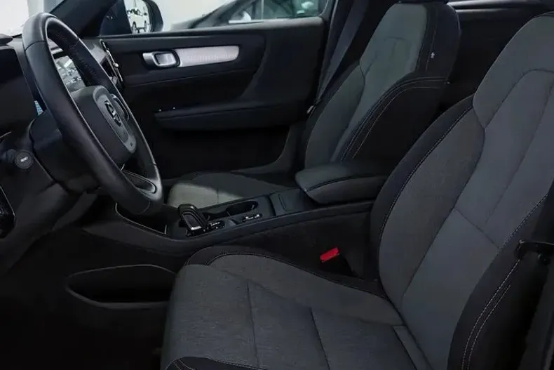 Volvo XC40 din 2020 cu 93.796 km - oferta VOL150962 - foto 6