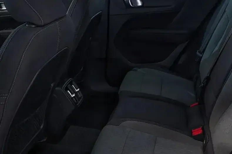 Volvo XC40 din 2020 cu 93.796 km - oferta VOL150962 - foto 11