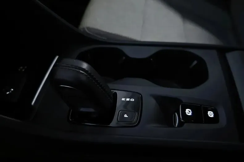 Volvo XC40 din 2020 cu 93.796 km - oferta VOL150962 - foto 12