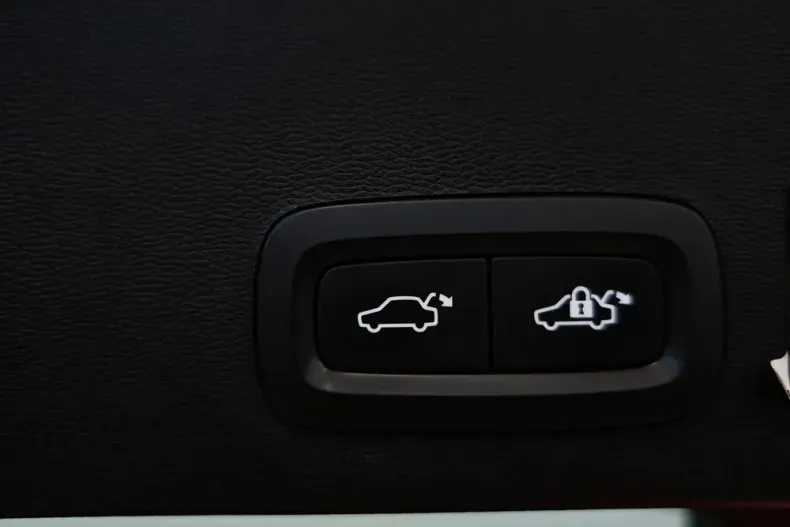 Volvo XC40 din 2020 cu 93.796 km - oferta VOL150962 - foto 15