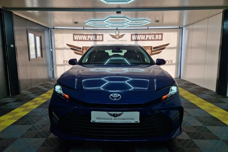 Toyota Camry din 2025 cu 12.915 km - oferta TOY150993 - foto 2