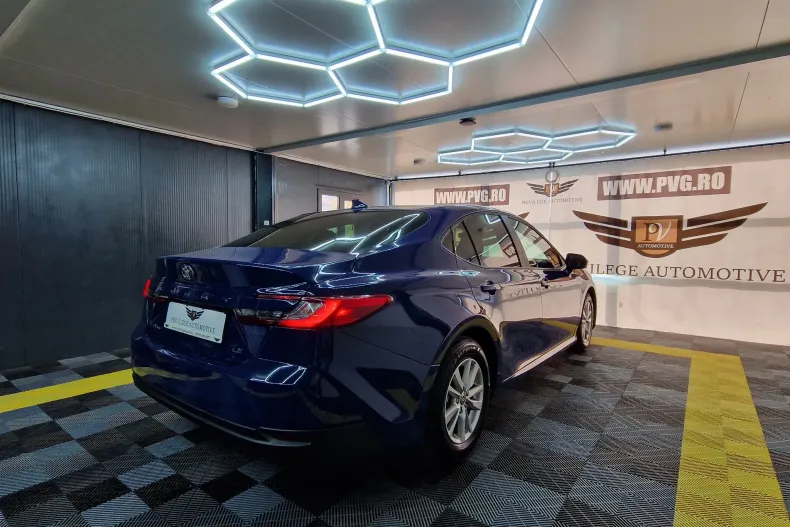 Toyota Camry din 2025 cu 12.915 km - oferta TOY150993 - foto 4