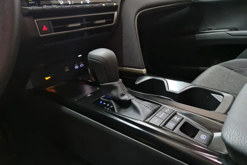 Toyota Camry din 2025 cu 12.915 km - oferta TOY150993 - foto 13