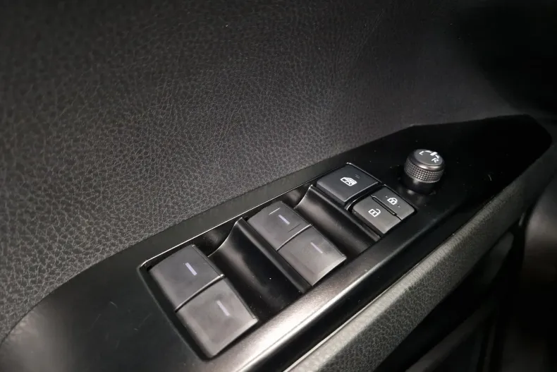 Toyota Camry din 2025 cu 12.915 km - oferta TOY150993 - foto 18