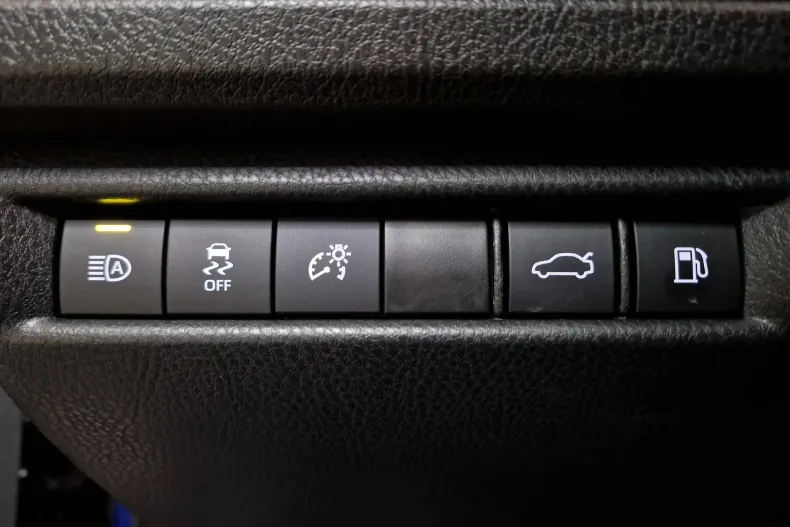 Toyota Camry din 2025 cu 12.915 km - oferta TOY150993 - foto 19