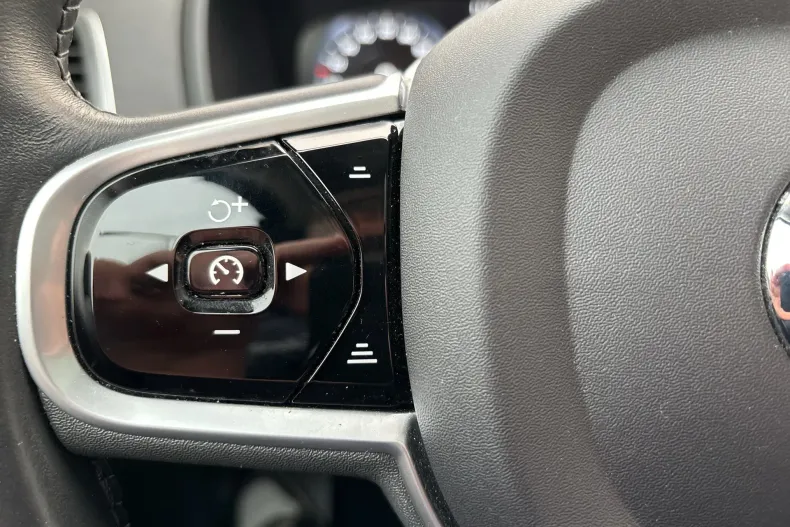 Volvo XC90 din 2020 cu 83.362 km - oferta VOL151074 - foto 13