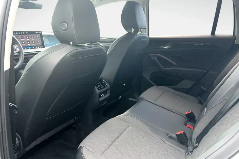 Volkswagen Tiguan din 2025 cu 4.200 km - oferta VOL151077 - foto 11