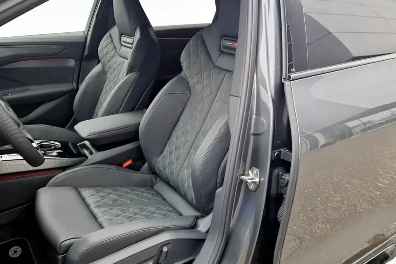 Audi A6 din 2025 cu 5.000 km - oferta AUD151090 - foto 12