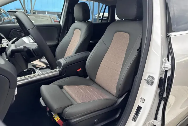 Mercedes-Benz EQA din 2025 cu 5.000 km - oferta MER151124 - foto 13