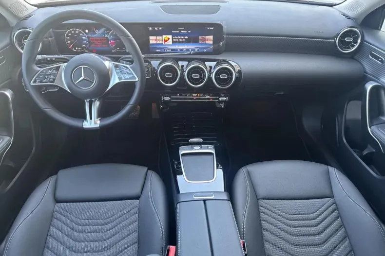 Mercedes-Benz A din 2025 cu 5.000 km - oferta MER151126 - foto 13